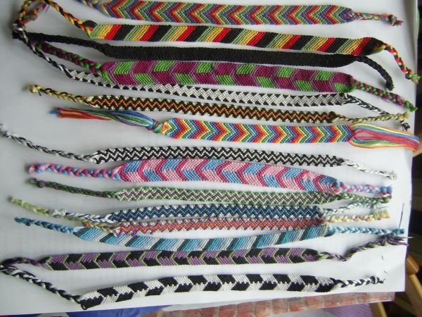 Фенечки Плетение фенечек для начинающих. материалов для плетения фенечек является бисер (фенечки из бисера) .